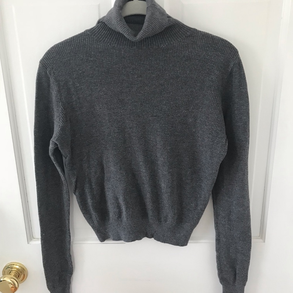 brandy melville cropped turtleneck! *and sticker*
